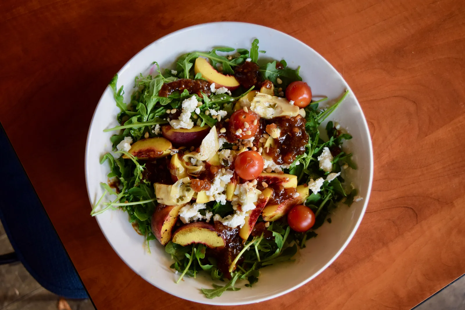 Salad with peach, rocket and pine nuts during aperitivo at Struis Groningen